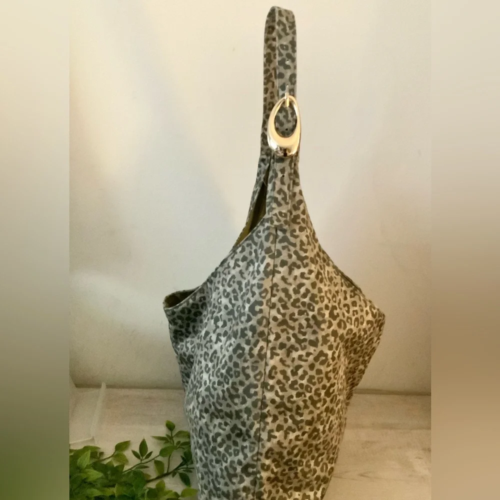 NWT ANTHROPOLOGIE LOVE KNOT SLOUCHY TOTE W/POUCH - Picture 4 of 12